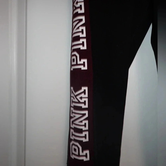 PINK Victoria’s Secret Black and Burgundy Graphic Ultimate Leggings size XS - Picture 2 of 7